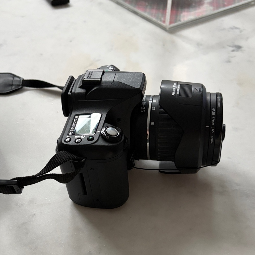 Pentax IstD - Digital Camera